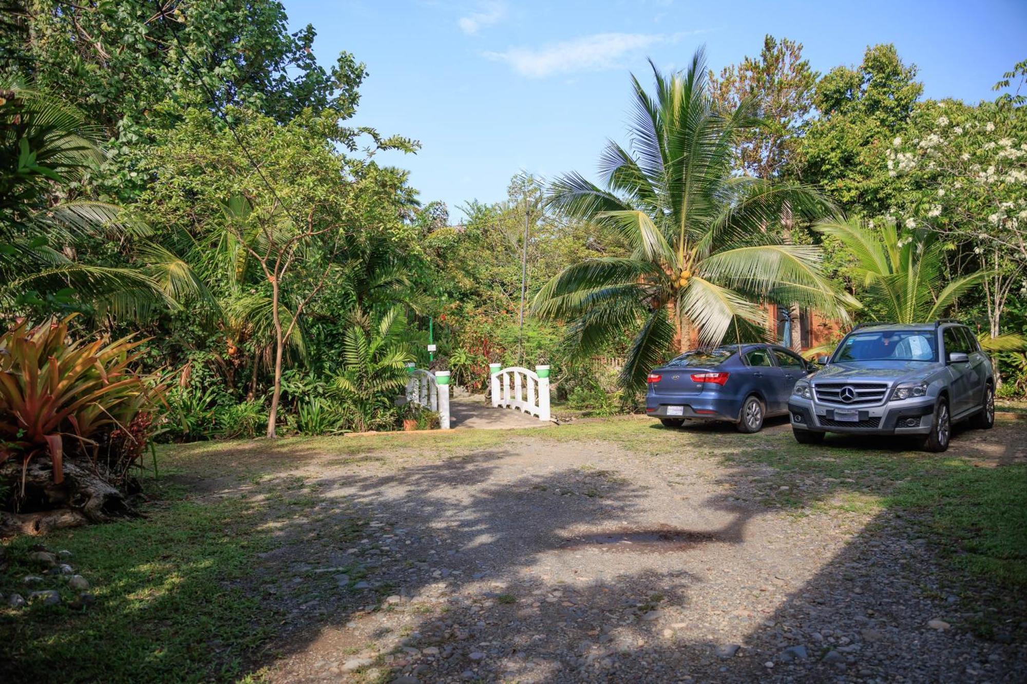 Bungalows Ache Cahuita Exterior photo