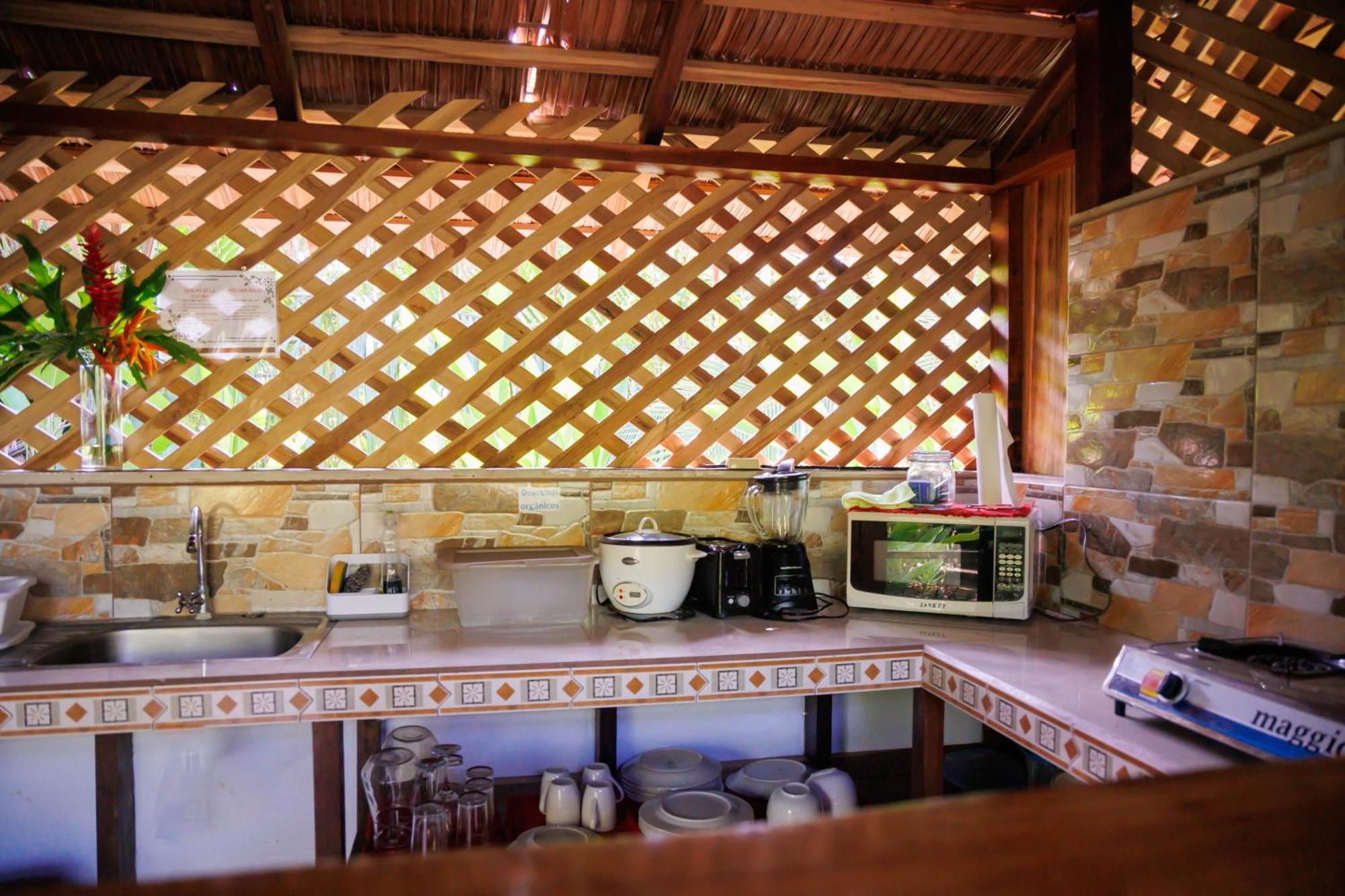 Bungalows Ache Cahuita Exterior photo