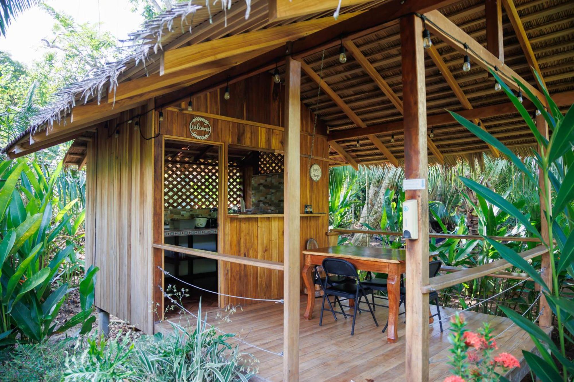 Bungalows Ache Cahuita Exterior photo