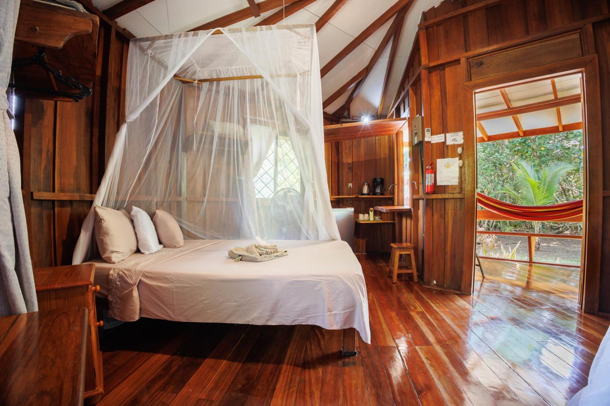 Bungalows Ache Cahuita Exterior photo